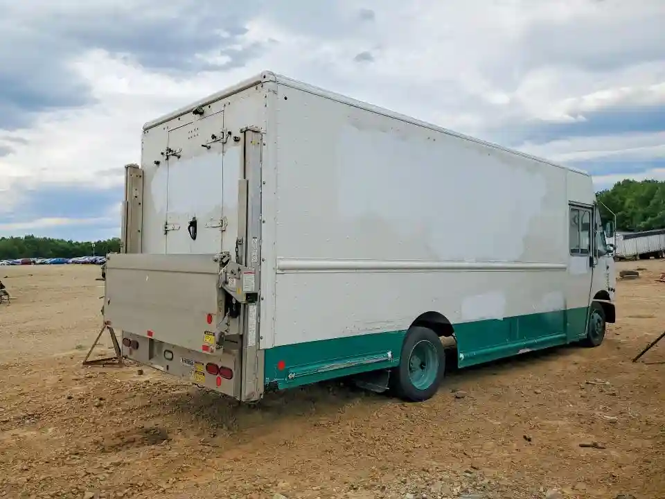 4UZAAPDU3HCJF4811 2017 FREIGHTLINER ALL OTHER-2