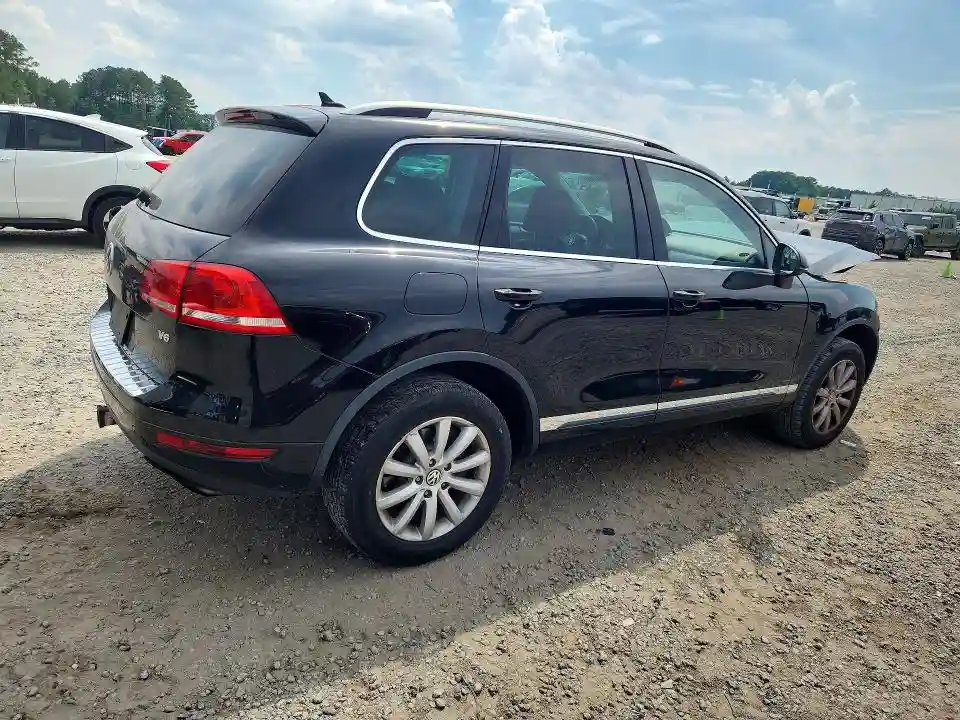 WVGFF9BP5BD000753 2011 VOLKSWAGEN TOUAREG-2