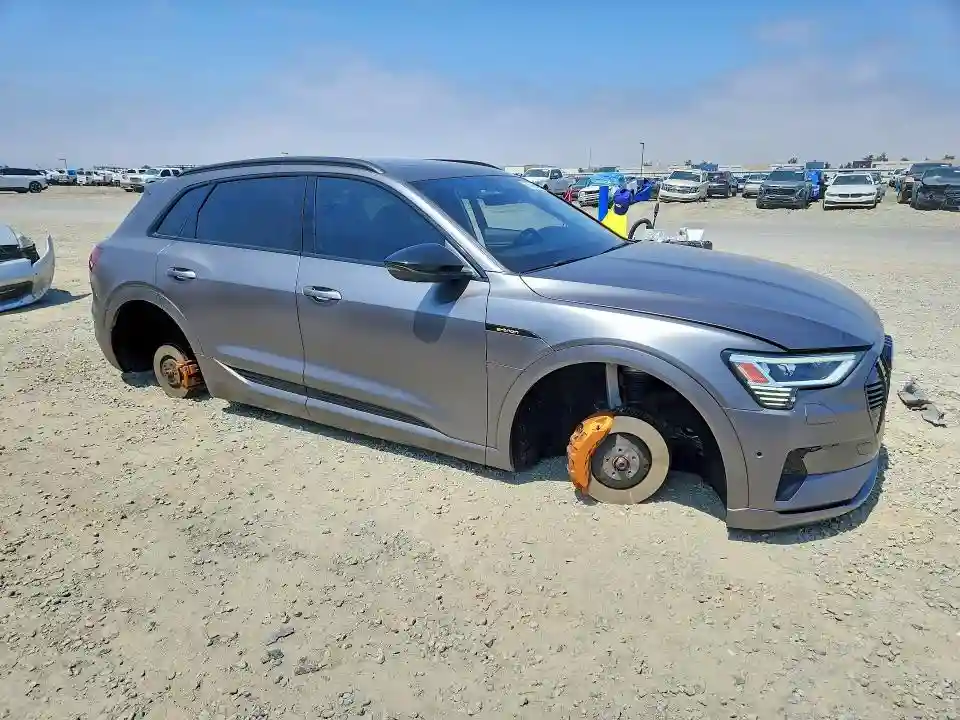 WA1AAAGE6MB024641 2021 AUDI E-TRON-3