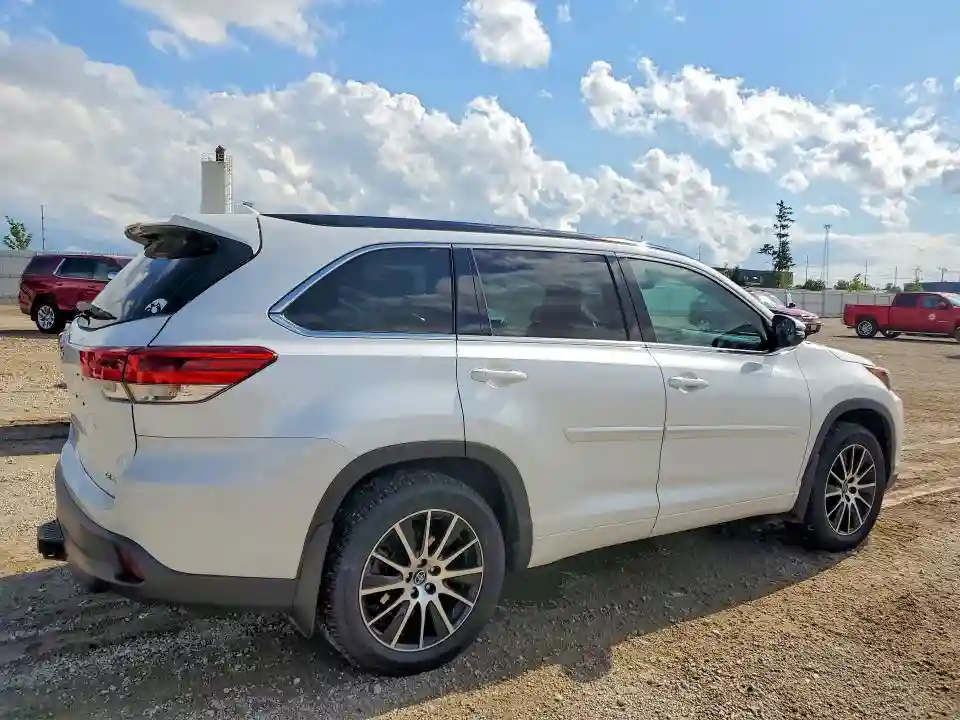 5TDJZRFH2JS813592 2018 TOYOTA HIGHLANDER-2