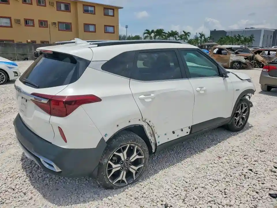 KNDERCAAXP7409905 2023 KIA SELTOS-2