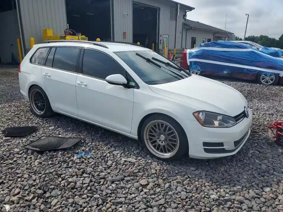 3VW017AU8HM510156 2017 VOLKSWAGEN GOLF-3