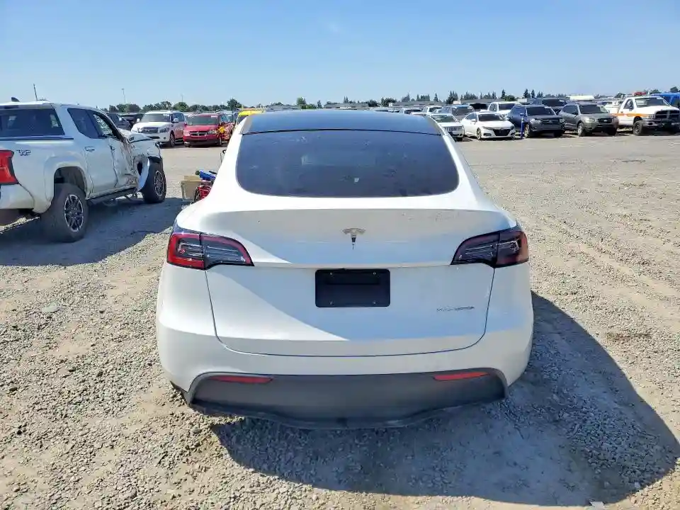 7SAYGDEEXPF685178 2023 TESLA MODEL Y-5