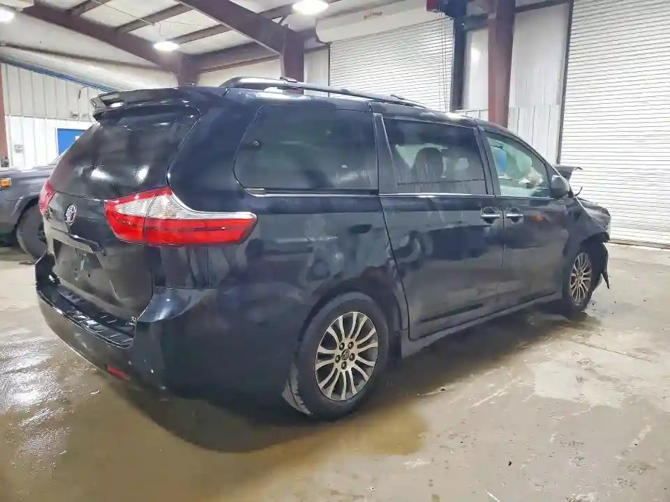 5TDYZ3DCXJS939590 2018 TOYOTA SIENNA-2