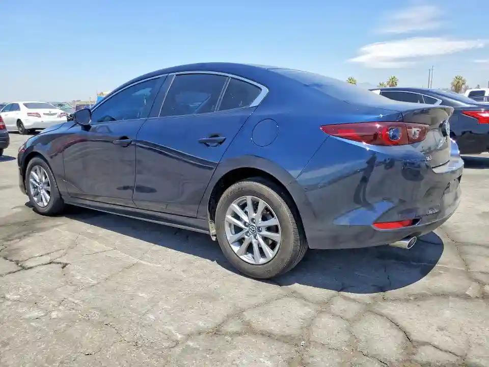 JM1BPAAL2T1878899 2026 MAZDA 3-1