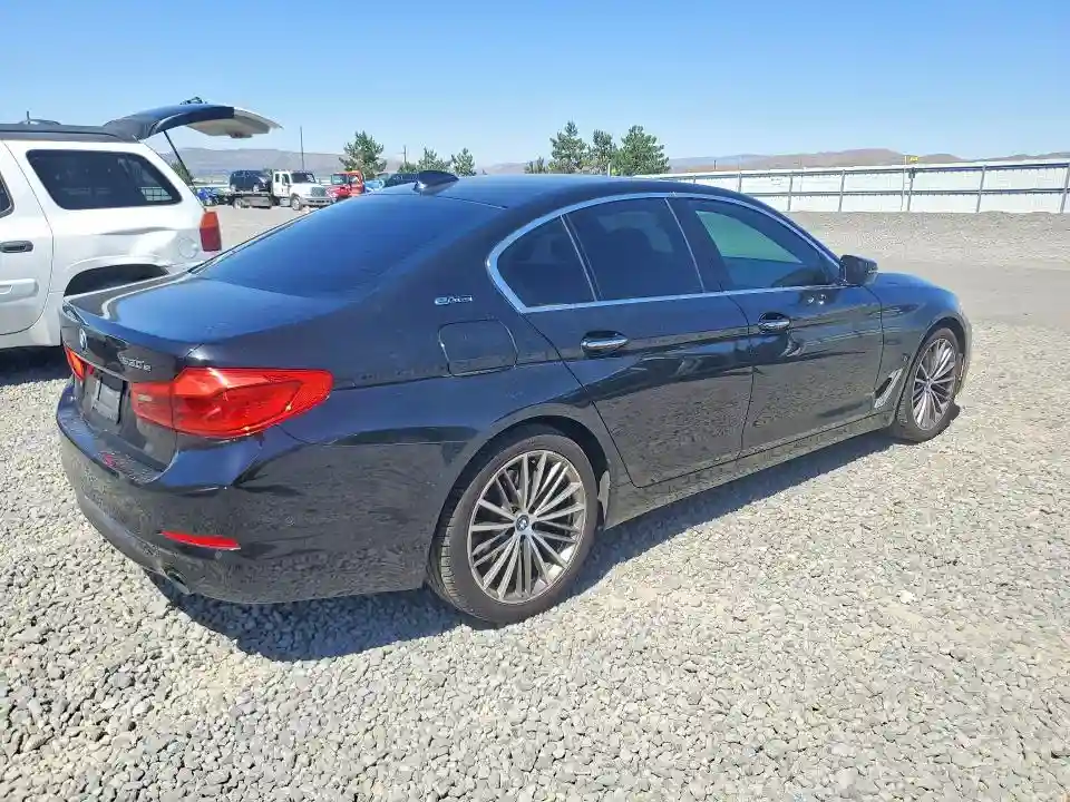WBAJB1C52JG624111 2018 BMW 5 SERIES-2