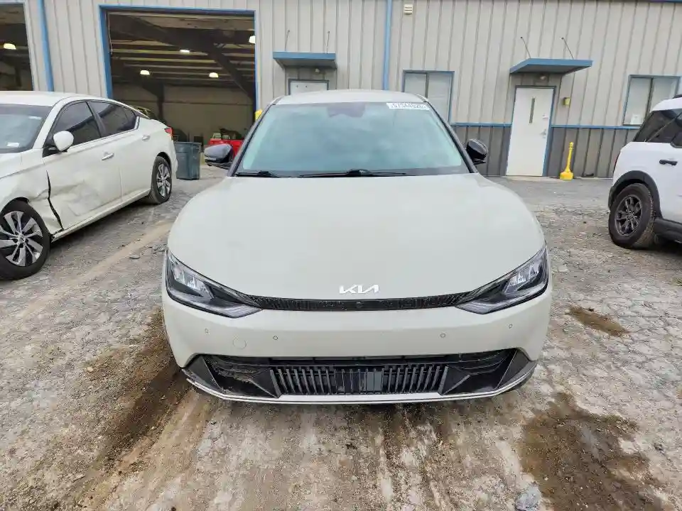 KNDC3DLC3N5043064 2022 KIA ALL OTHER-4