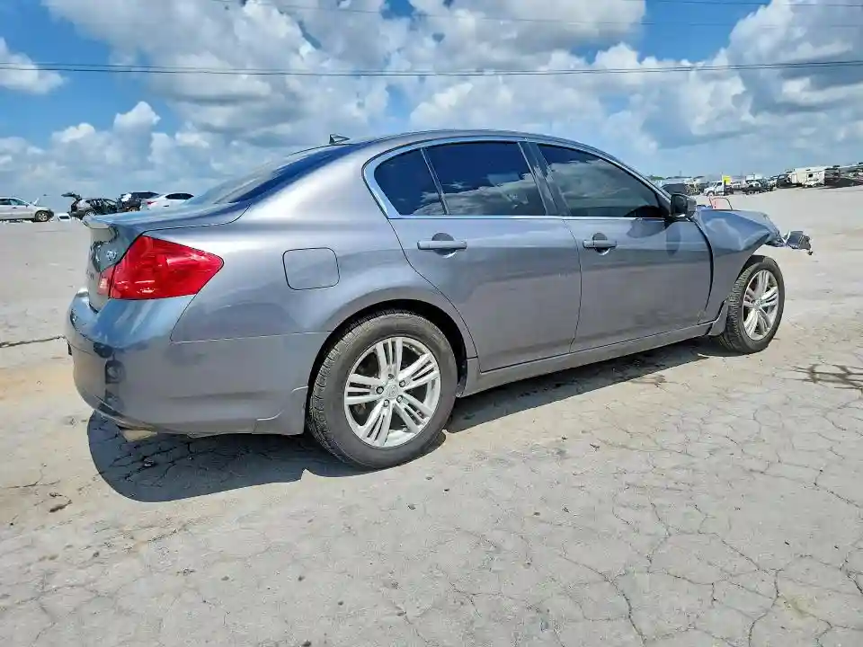 JN1CV6AR4FM523301 2015 INFINITI Q40-2
