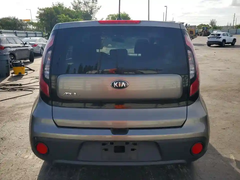 KNDJN2A29J7505044 2018 KIA SOUL-5