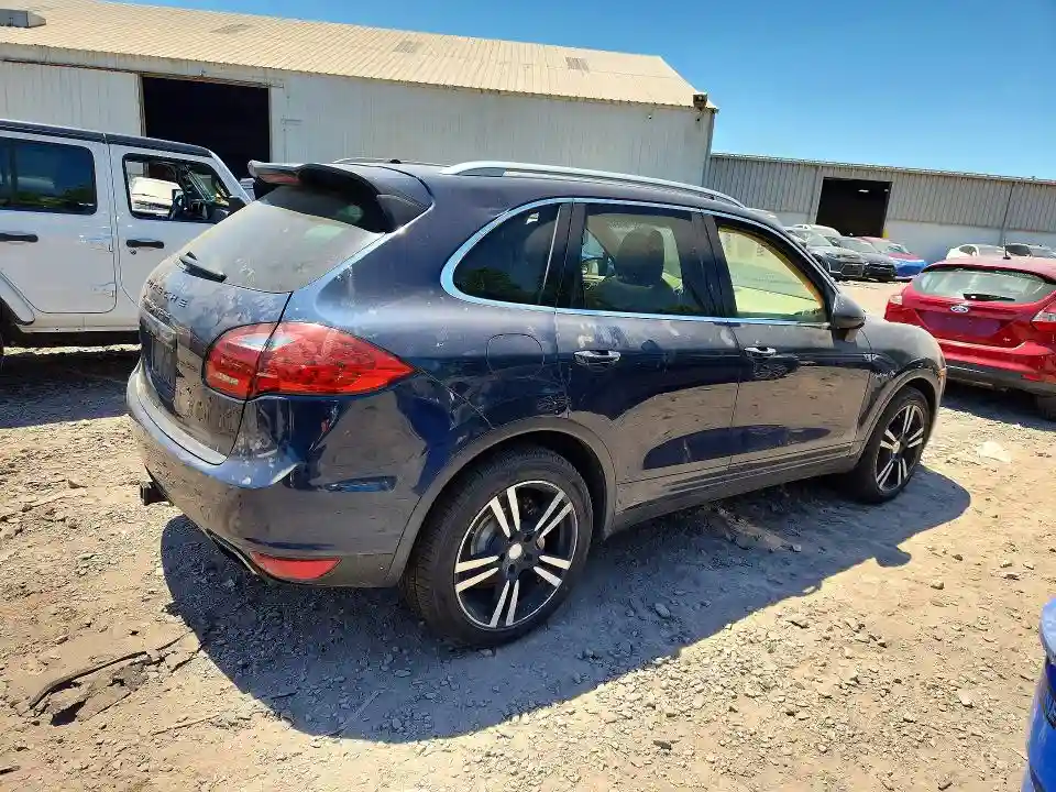 WP1AE2A25CLA90975 2012 PORSCHE CAYENNE-2