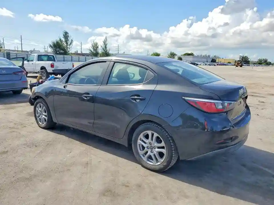 3MYDLBYVXHY164136 2017 TOYOTA YARIS-1