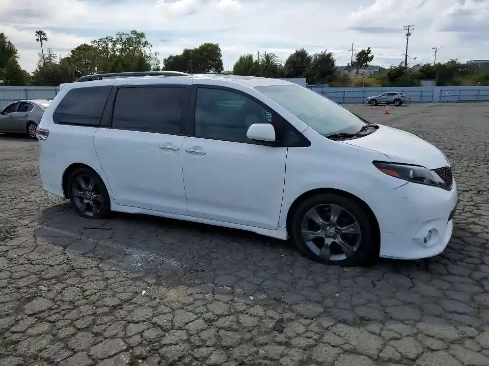 5TDXK3DCXGS764461 2016 TOYOTA SIENNA-3