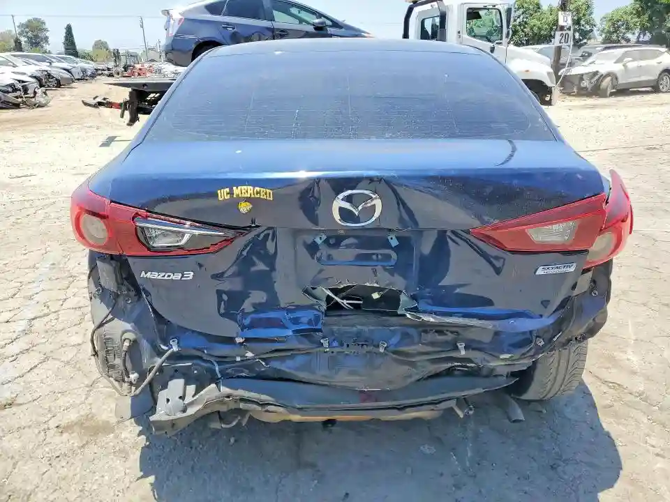 3MZBN1U78JM239640 2018 MAZDA 3-5