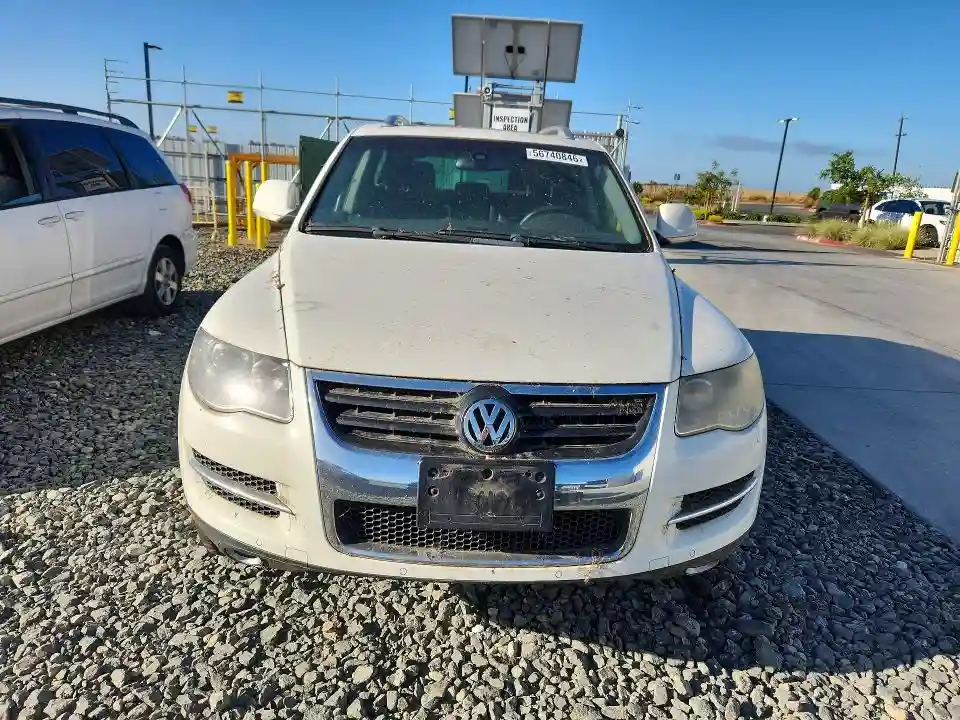 WVGBF7A9XAD000817 2010 VOLKSWAGEN TOUAREG-4