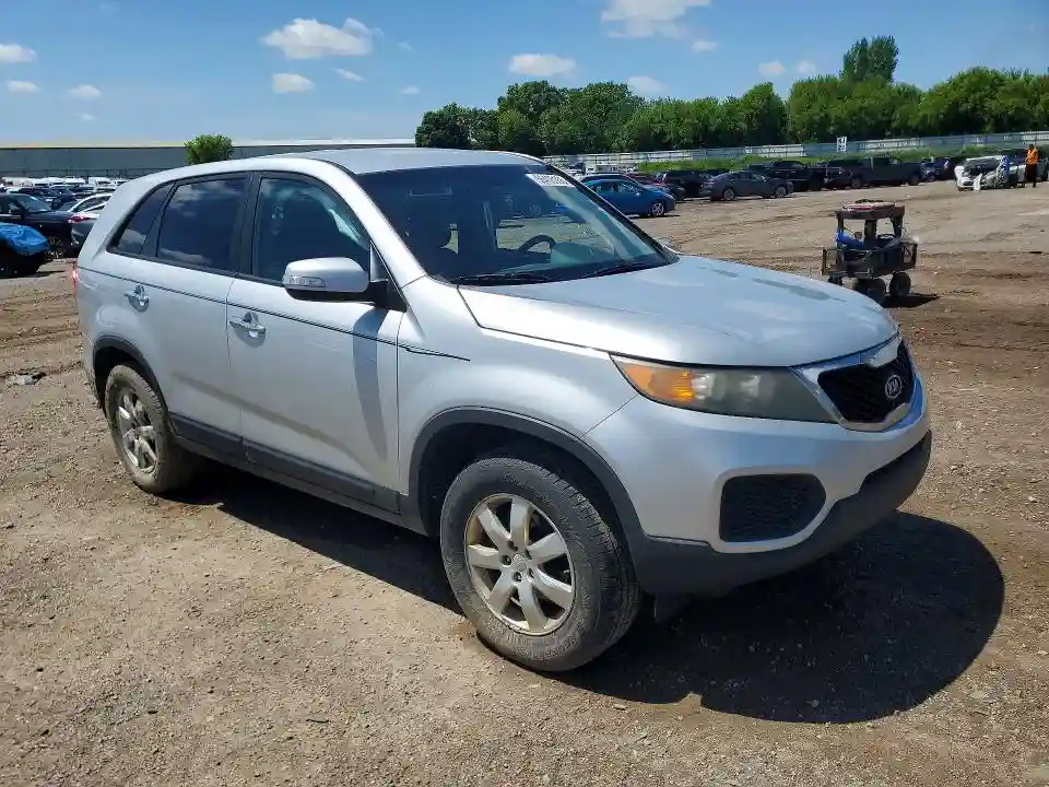 5XYKT3A14BG106621 2011 KIA SORENTO-3