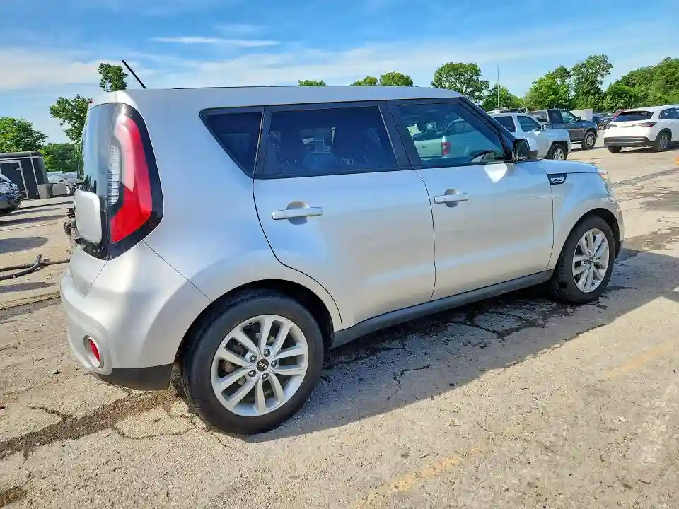 KNDJP3A52J7581019 2018 KIA SOUL-2