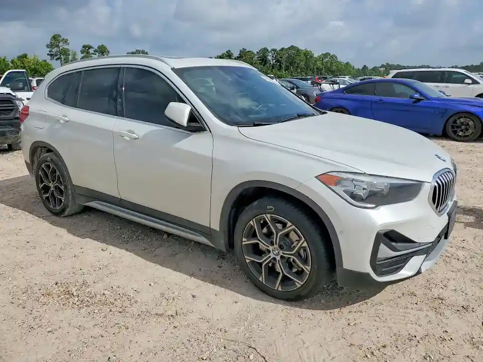 WBXJG7C04L5R63739 2020 BMW X1-3