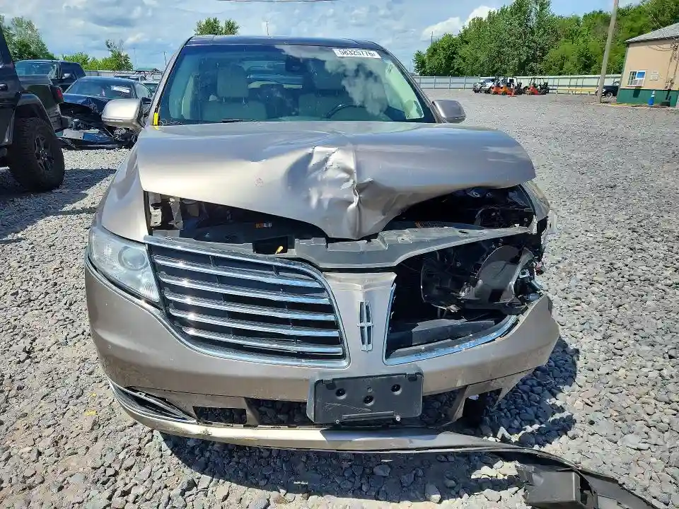 2LMHJ5AT5KBL00995 2019 LINCOLN MKT-4