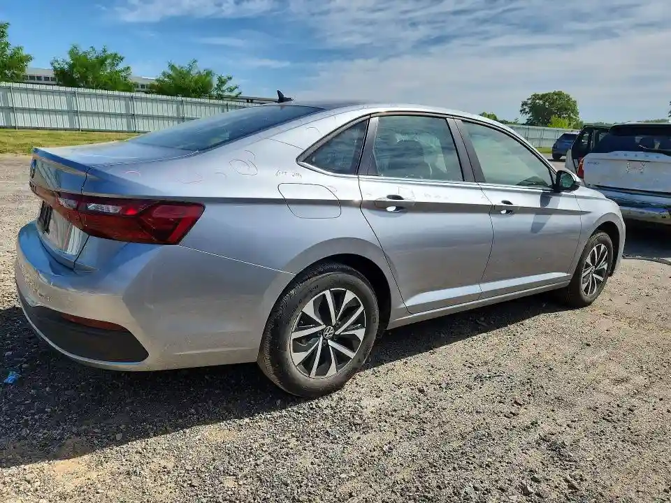 3VW5X7BU8SM068442 2025 VOLKSWAGEN JETTA-2