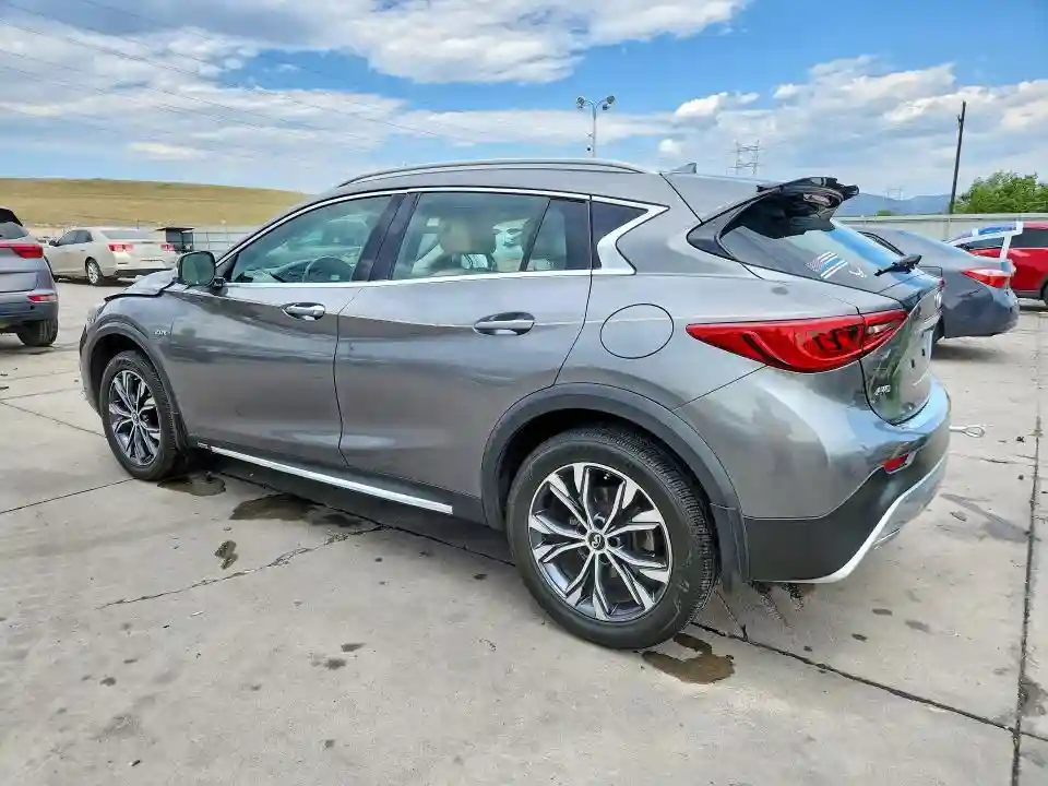 SJKCH5CR8HA035756 2017 INFINITI QX30-1