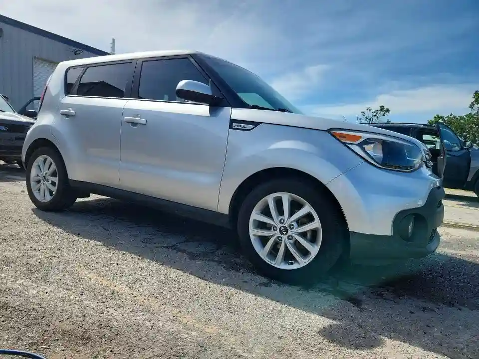 KNDJP3A52J7581019 2018 KIA SOUL-3