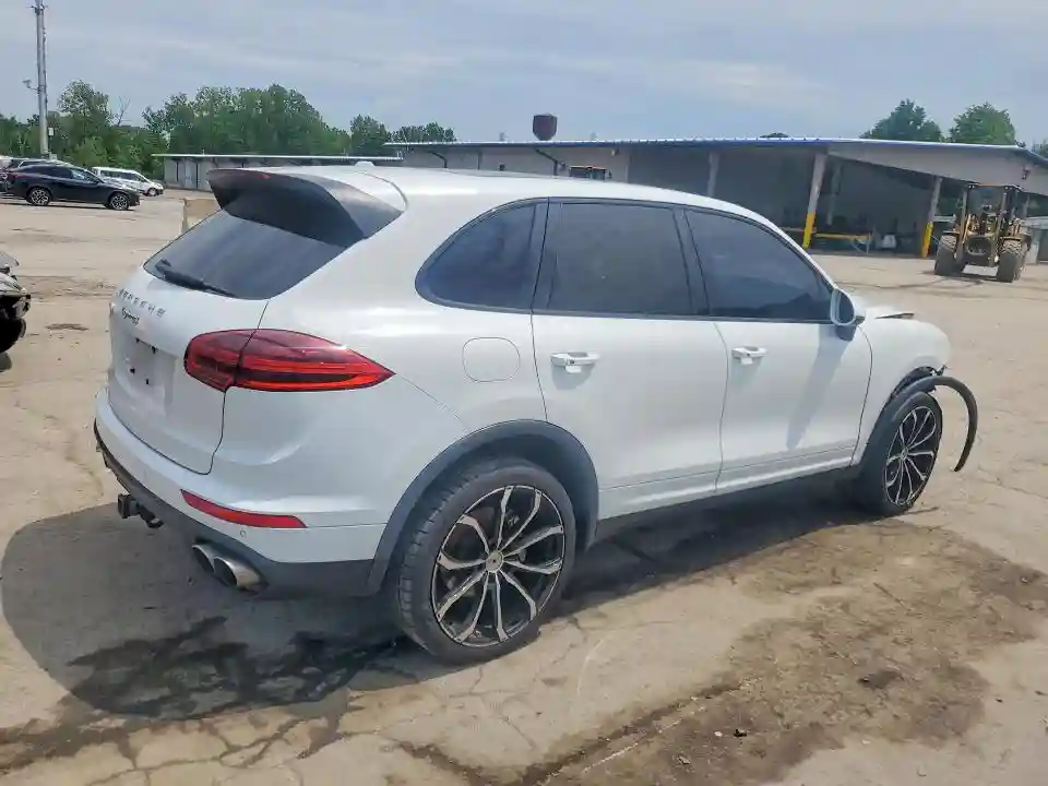 WP1AB2A21GLA96576 2016 PORSCHE CAYENNE-2