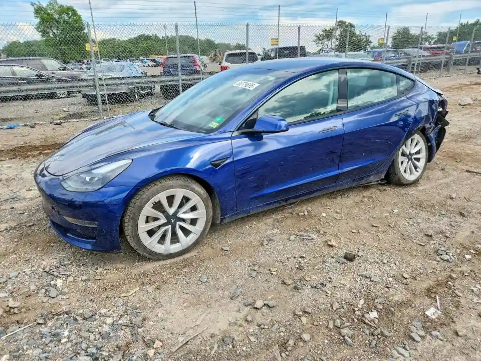 5YJ3E1EA7NF185940 2022 TESLA MODEL 3-0