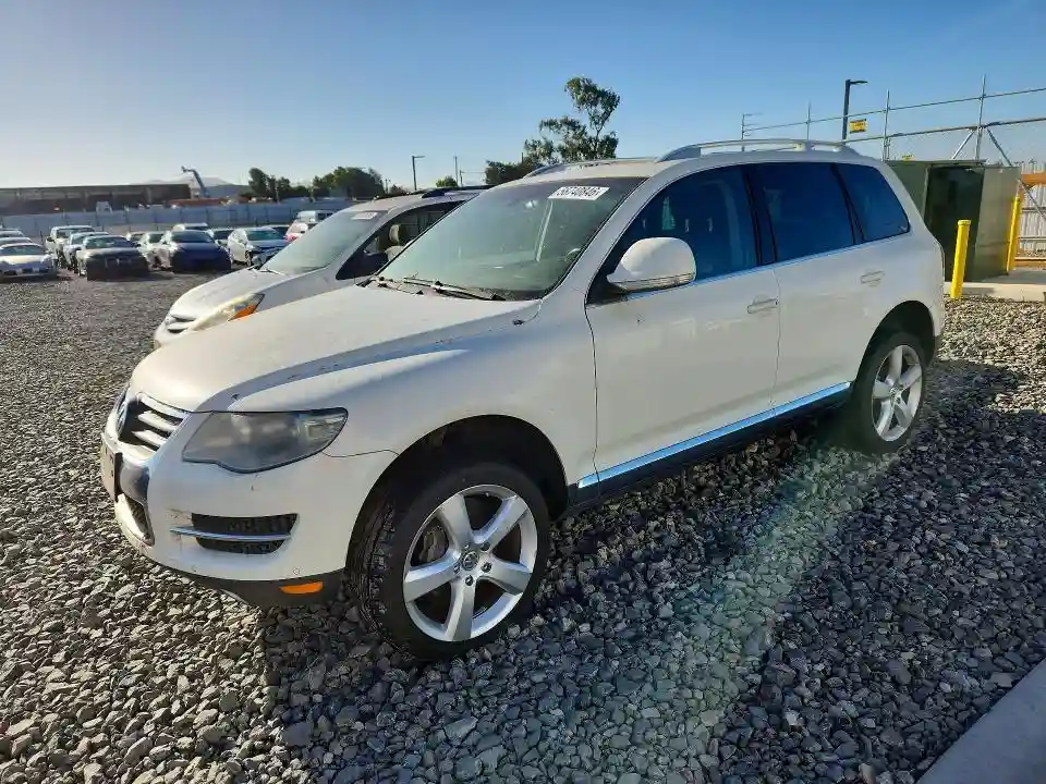 WVGBF7A9XAD000817 2010 VOLKSWAGEN TOUAREG-0