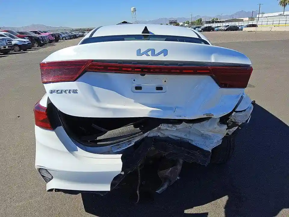 3KPF24AD9RE700634 2024 KIA FORTE LXS-5
