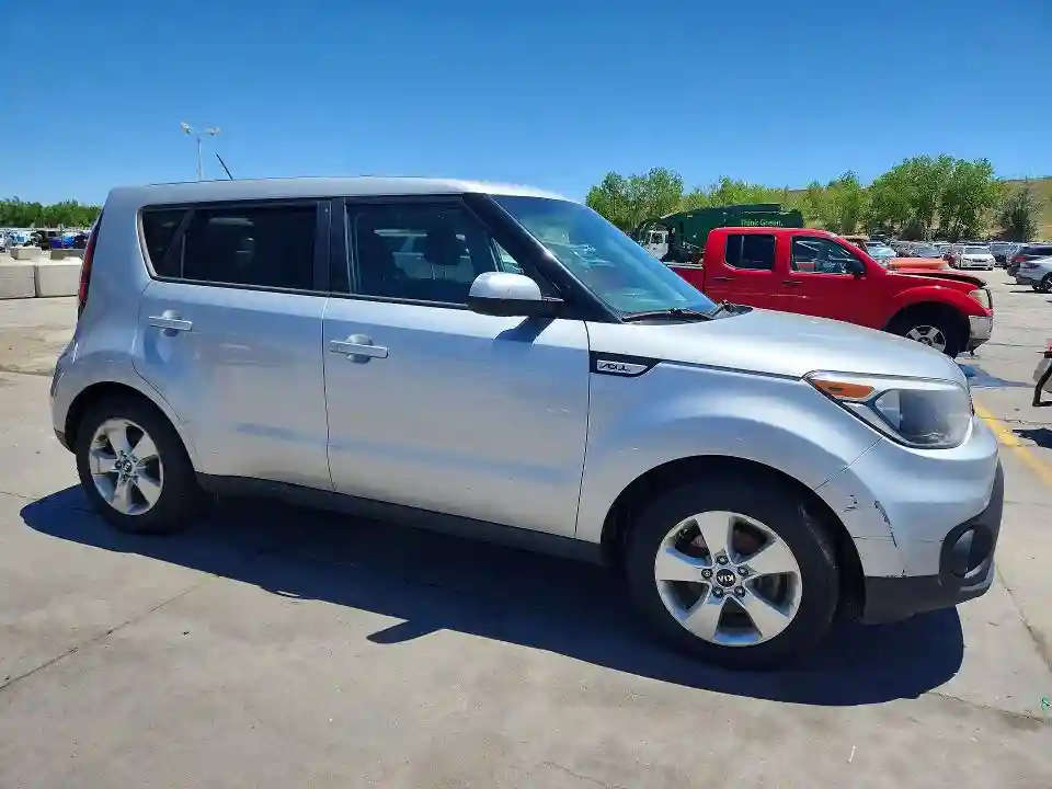 KNDJN2A26J7561572 2018 KIA SOUL-3