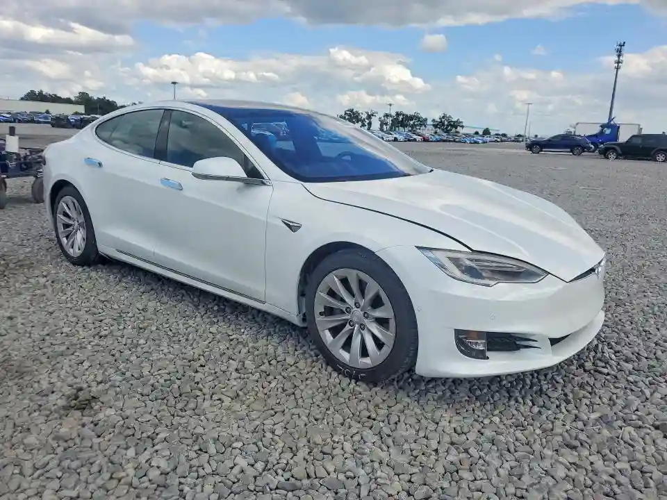 5YJSA1E24JF281793 2018 TESLA MODEL S-3