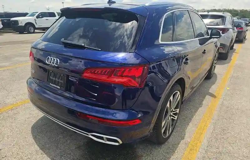 WA1C4AFY4J2088801 2018 AUDI SQ5-3