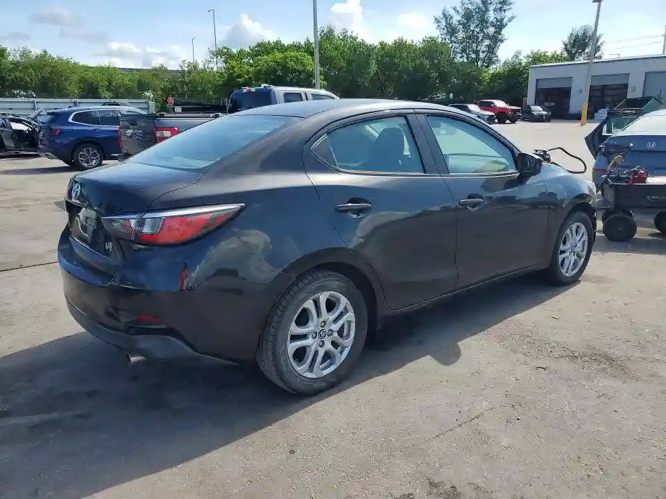 3MYDLBYVXHY164136 2017 TOYOTA YARIS-2