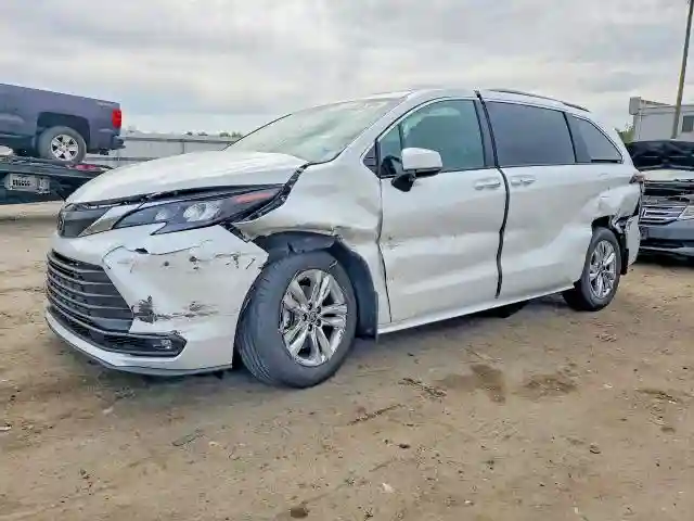5TDYSKFC2TS251775 2026 TOYOTA SIENNA-0