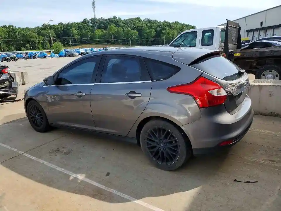 1FAHP3M26CL339060 2012 FORD FOCUS-1