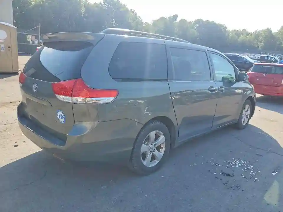 5TDKK3DC3CS186739 2012 TOYOTA SIENNA-2