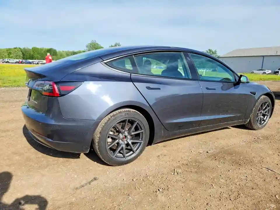 5YJ3E1EB6NF236725 2022 TESLA MODEL 3-2