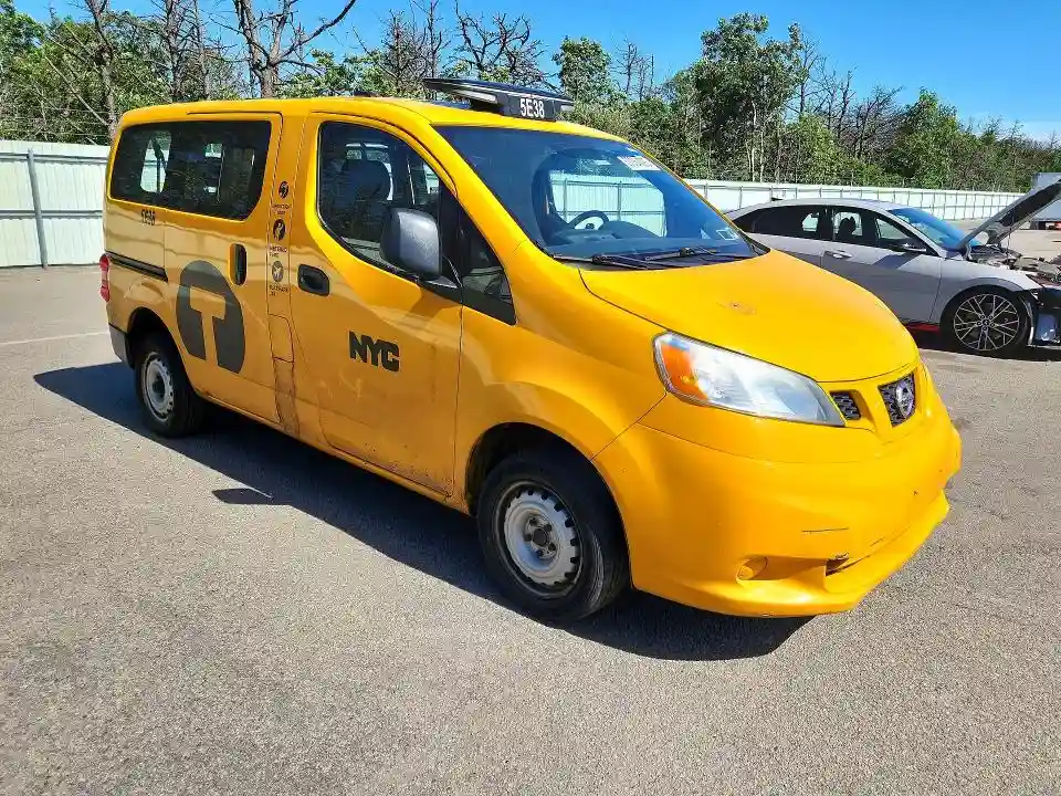 3N8CM0JT3HK707743 2017 NISSAN NV-3