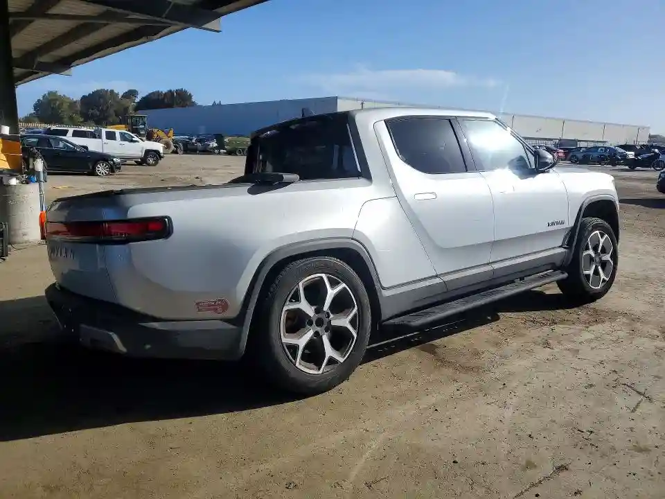 7FCTGAAA8PN025371 2023 RIVIAN RIT-2