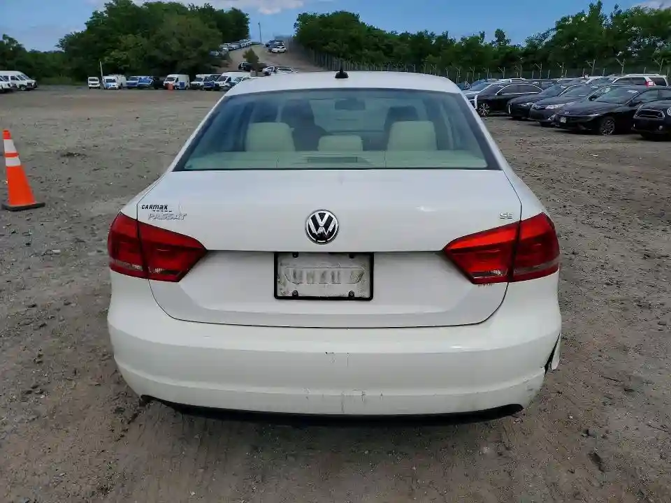 1VWBH7A32EC015878 2014 VOLKSWAGEN PASSAT-5