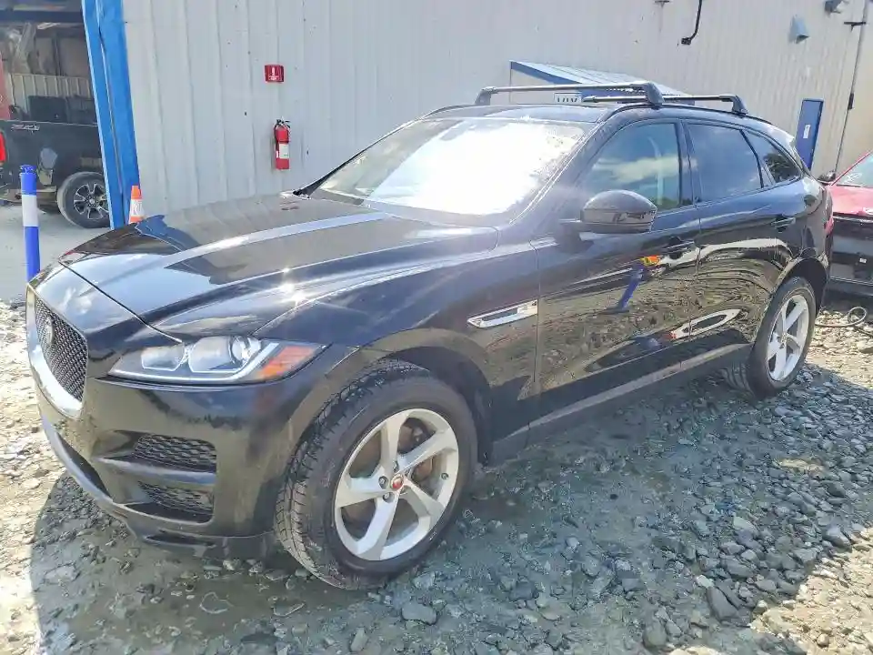SADCJ2BV7HA058616 2017 JAGUAR F-PACE-0
