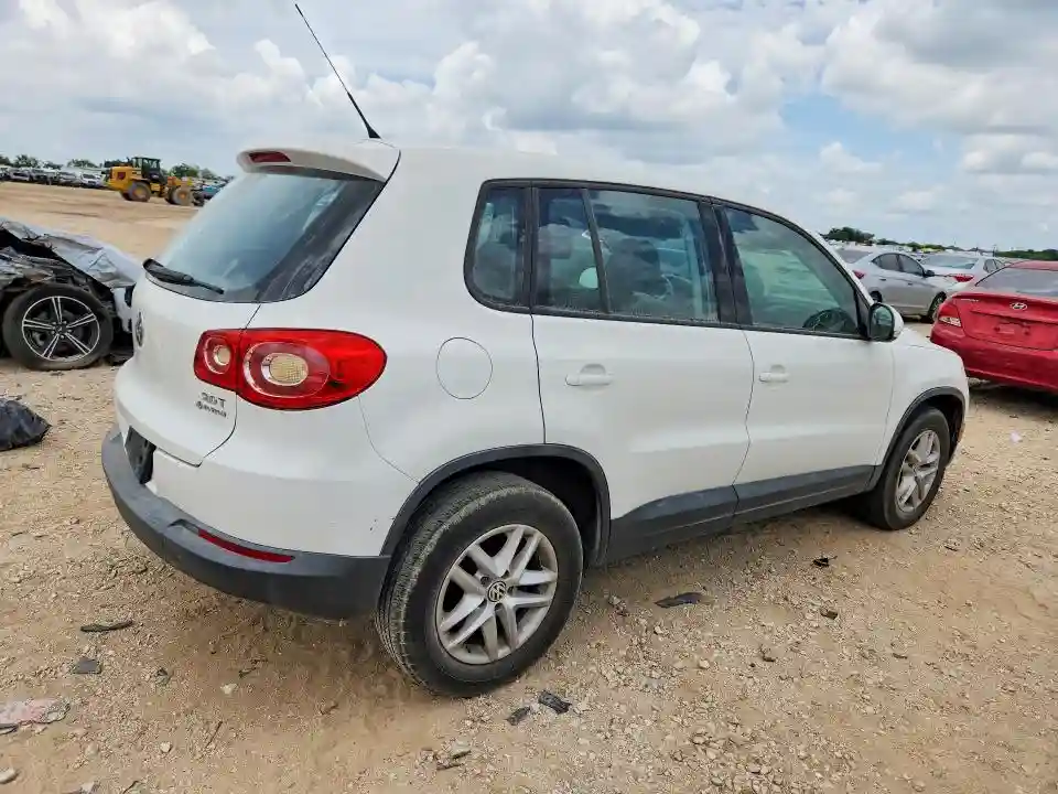 WVGBV7AX3BW510370 2011 VOLKSWAGEN TIGUAN-2