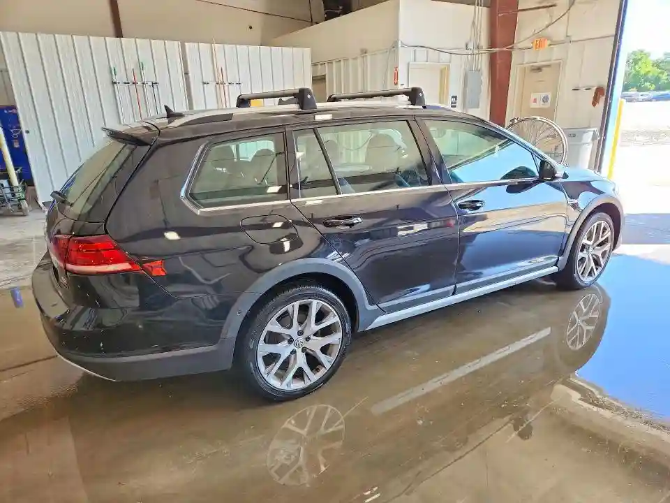 3VWH17AU9JM756237 2018 VOLKSWAGEN GOLF-2