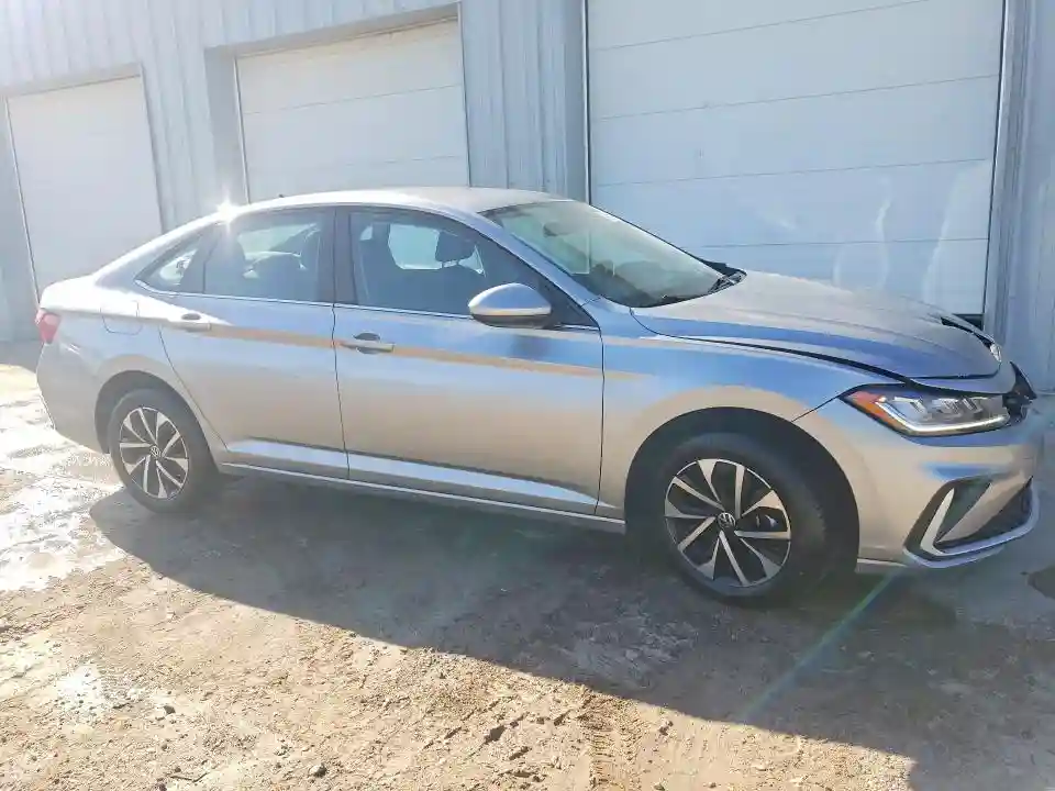 3VWCX7BU7SM081268 2025 VOLKSWAGEN JETTA-3
