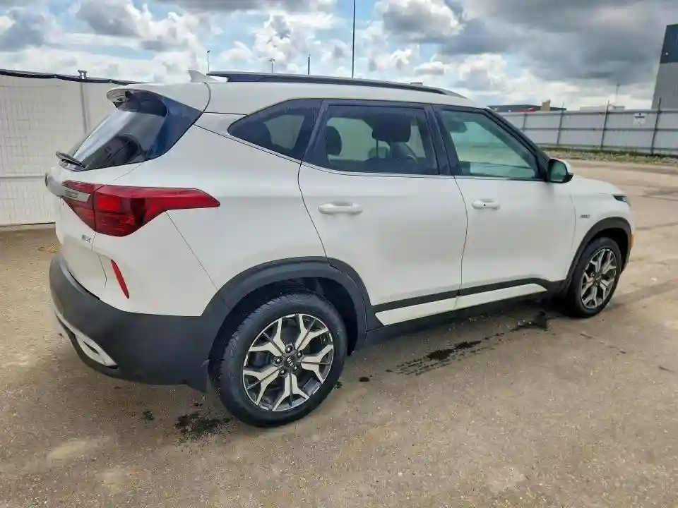 KNDERCAA3M7071422 2021 KIA SELTOS-2