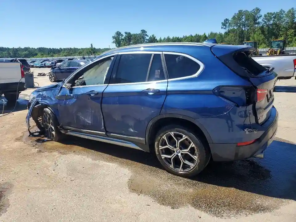 WBXJG9C05M5S54931 2021 BMW X1-1