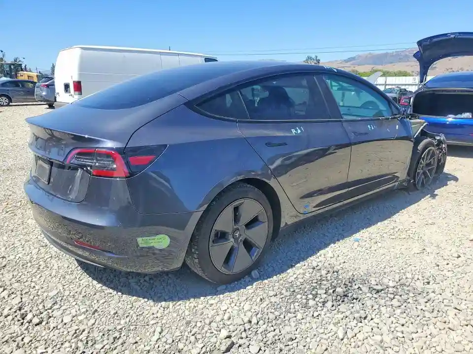 5YJ3E1EA2PF455546 2023 TESLA MODEL 3-2