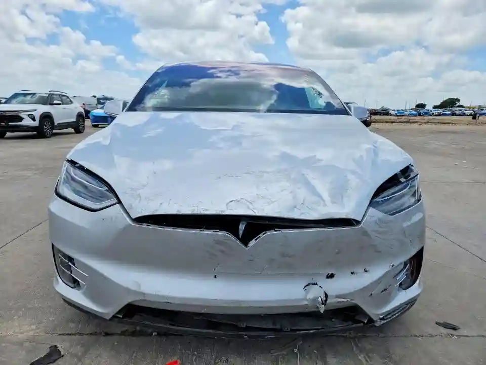 5YJXCDE21JF101252 2018 TESLA MODEL X-4