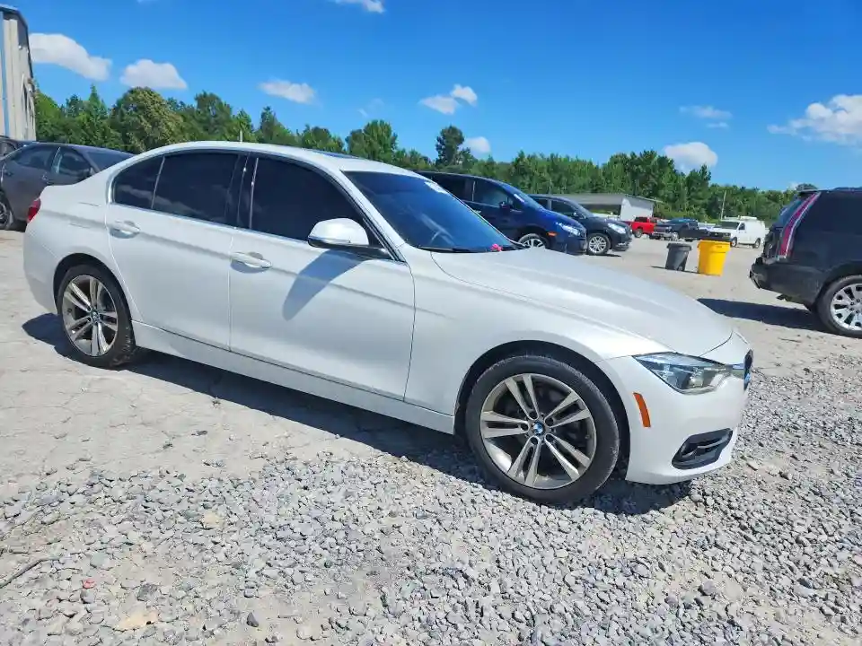 WBA8B9G57JNU97715 2018 BMW 3 SERIES-3