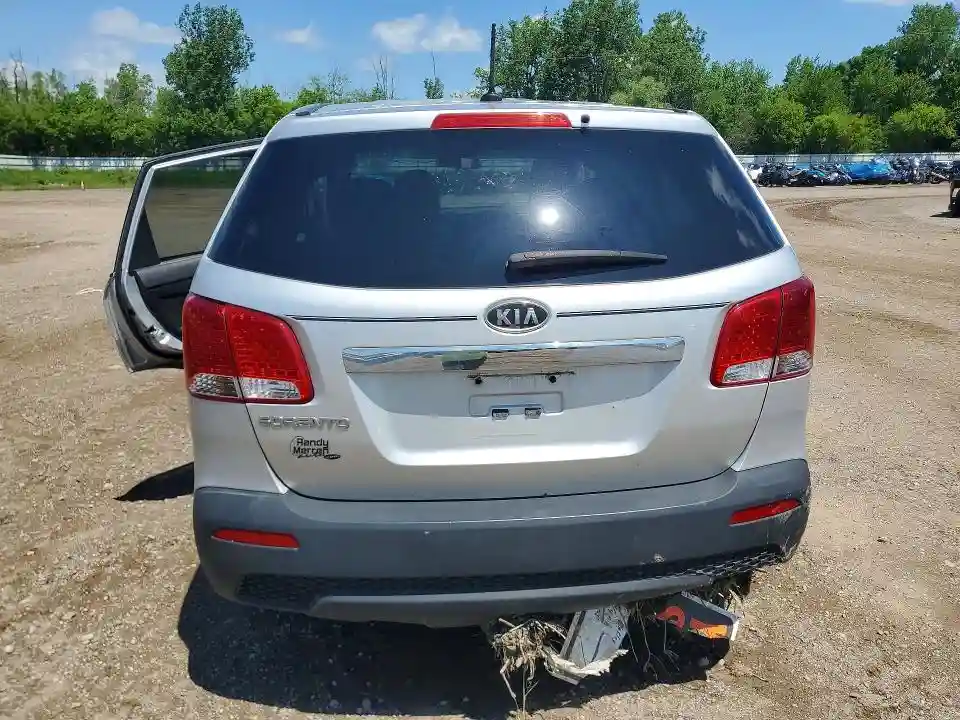 5XYKT3A14BG106621 2011 KIA SORENTO-5